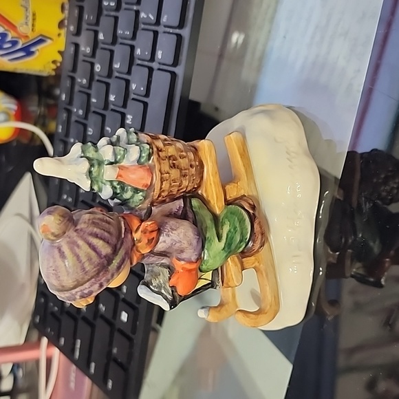 Ride into Christmas Hummel - Picture 2 of 5